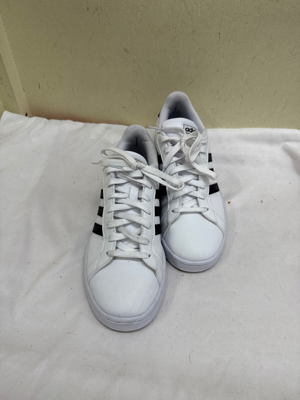 Adidas Women's Size 7-1/2 White Sneakers Shoes