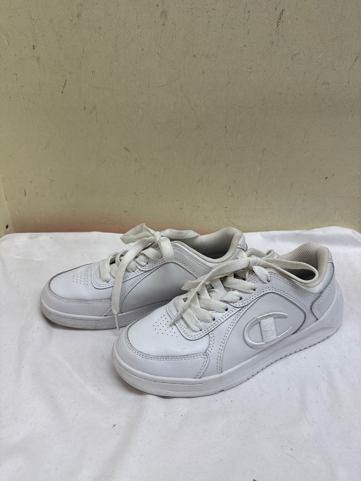 Champion Women's Size 6-1/2 White Sneakers Shoes