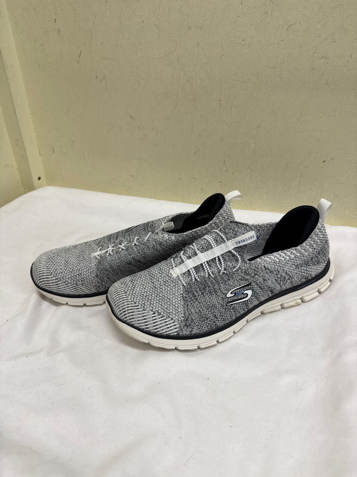 Skechers Women's Size 8-1/2 Gray Sneakers Shoes