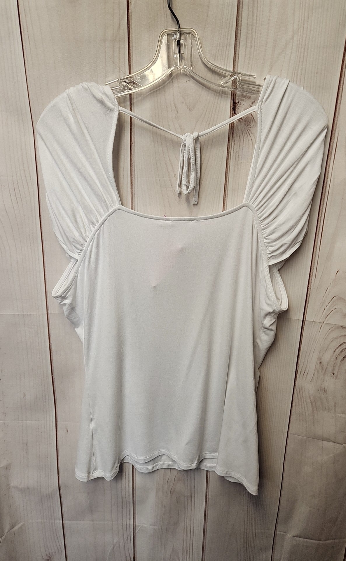 Venus Women's Size XL White Short Sleeve Top