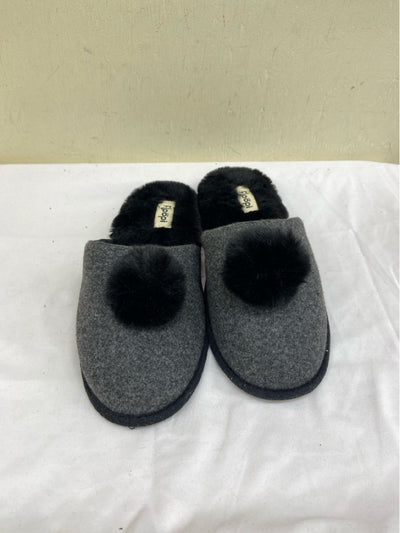 Floopi Women's Size 7 Gray Slippers