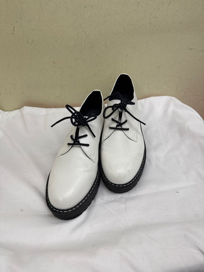 Wild Pair Women's Size 9-1/2 White Sneakers Shoes