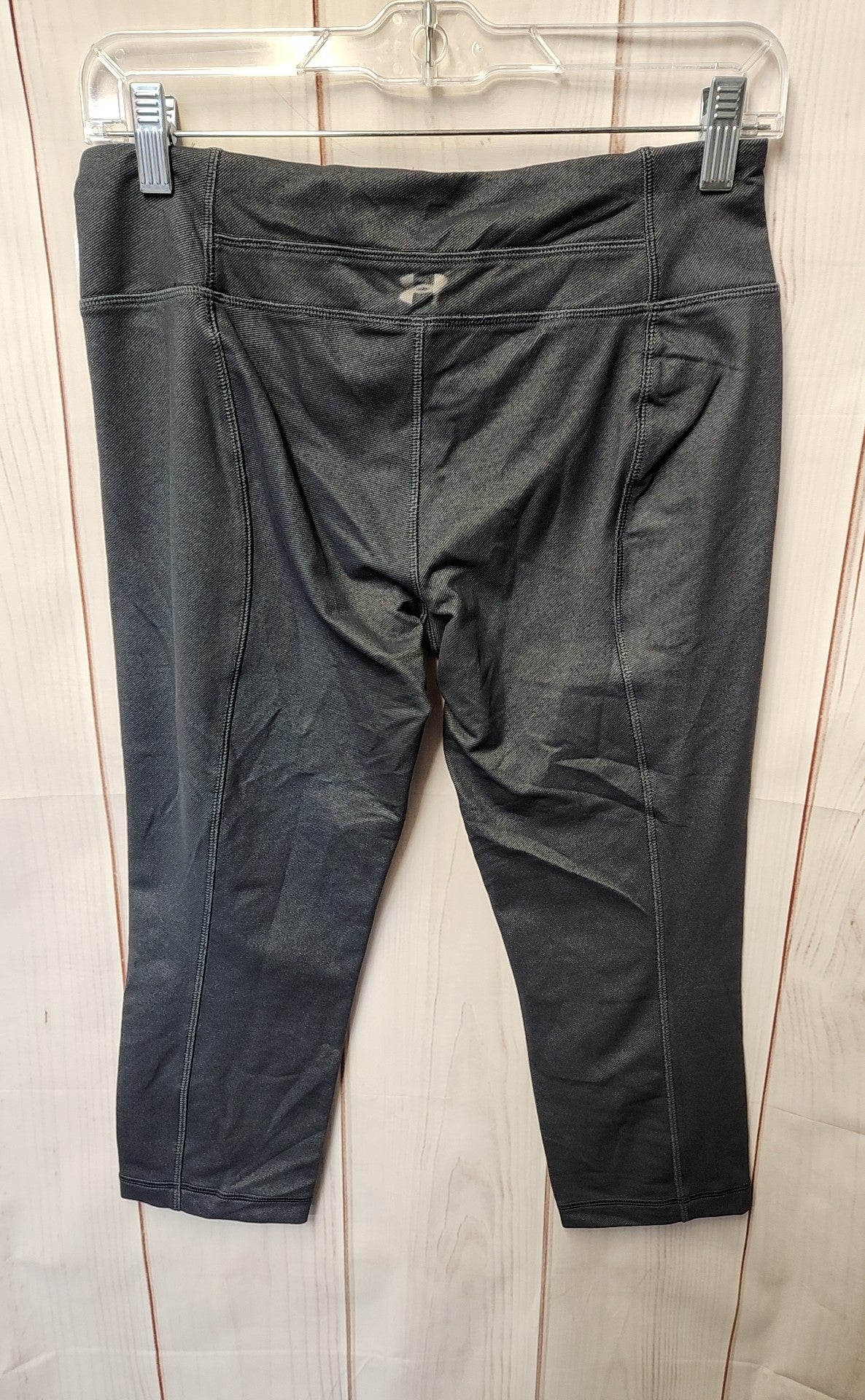 NWT Under Armour Women's Size S Gray Active Capris