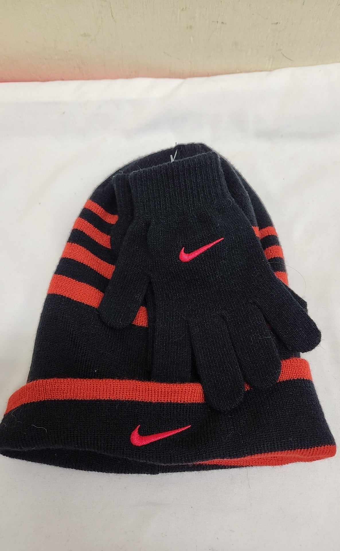 NWT Nike Hat & Gloves Set