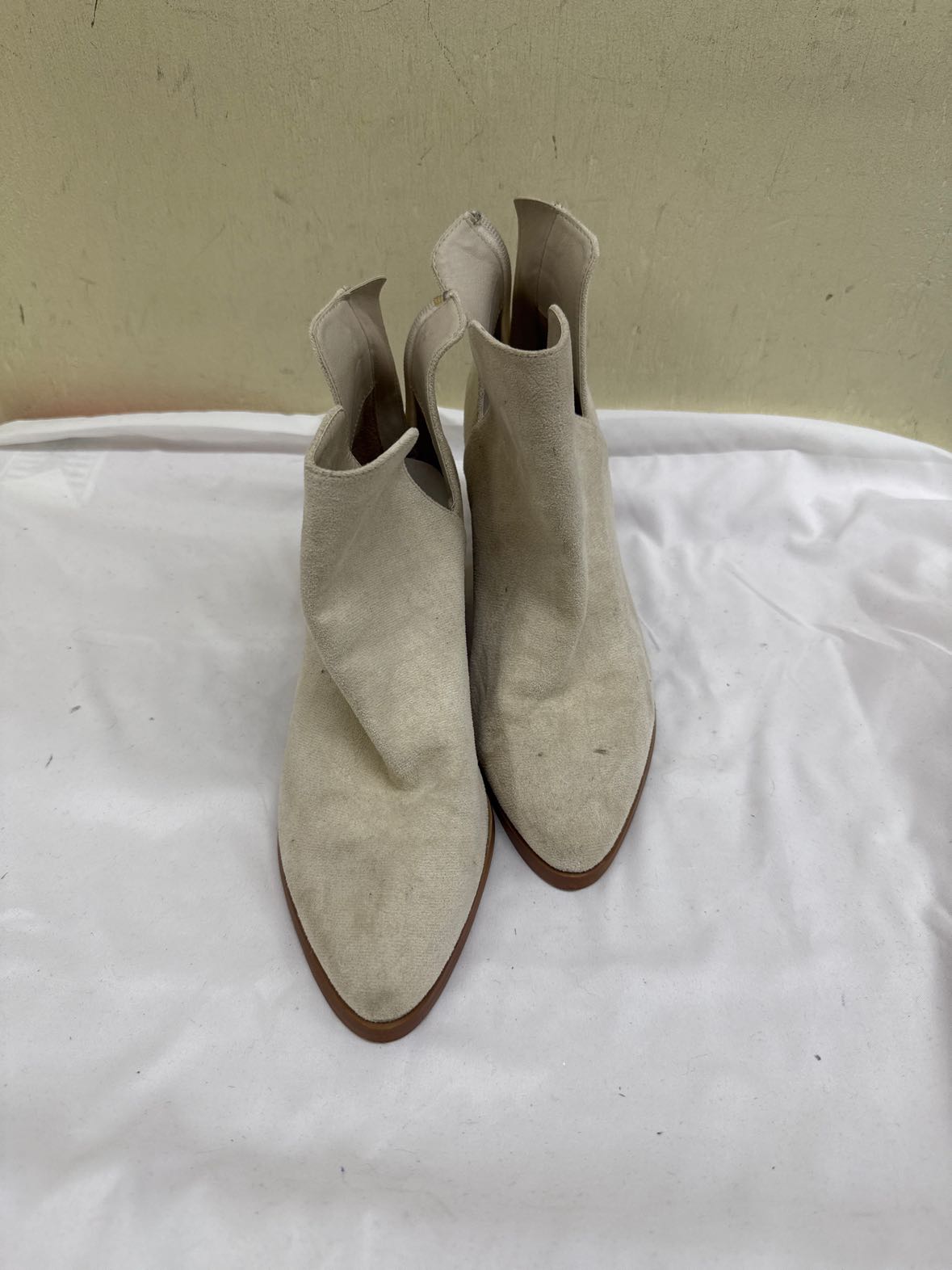 BP Women's Size 7 White Boots Shoes