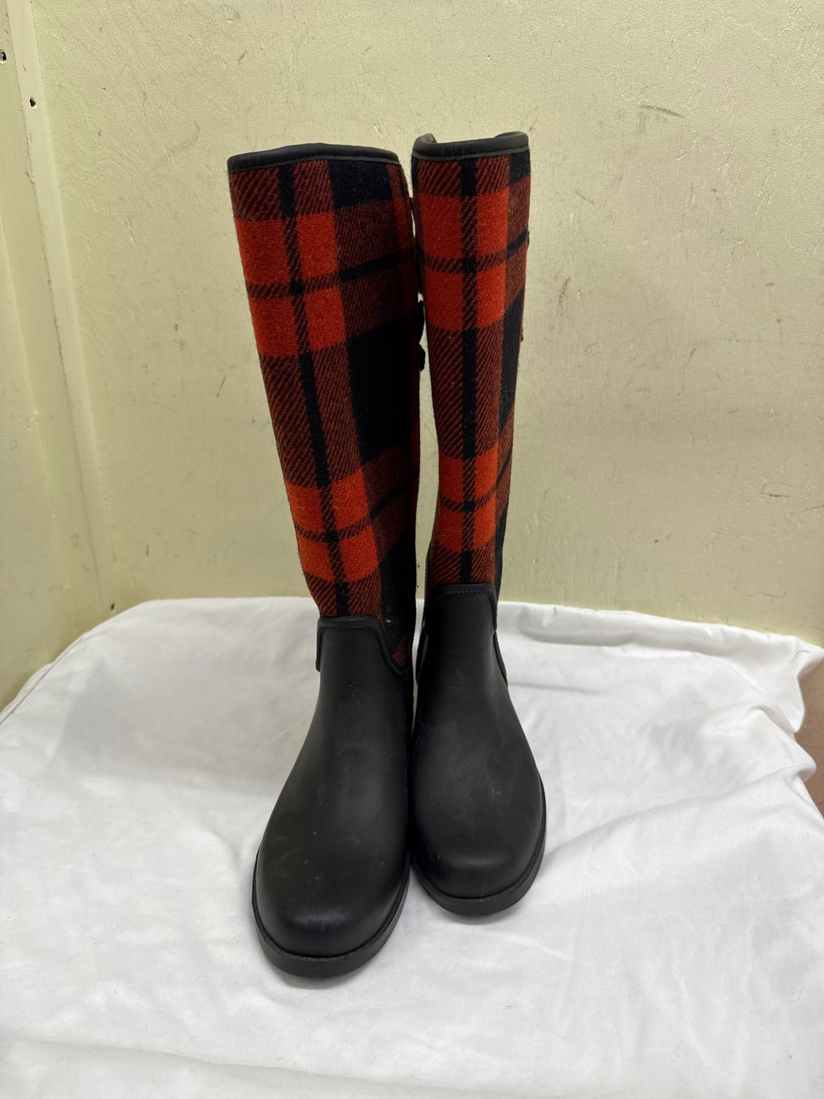 Coach Women's Size 7 Red & Black Boots Shoes