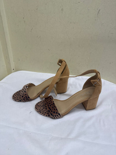 Laundry Women's Size 8 Tan Sandals Shoes
