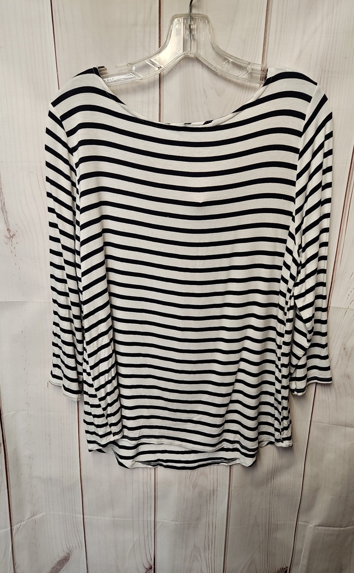 Green Envelope Women's Size XL White & Blue 3/4 Sleeve Top