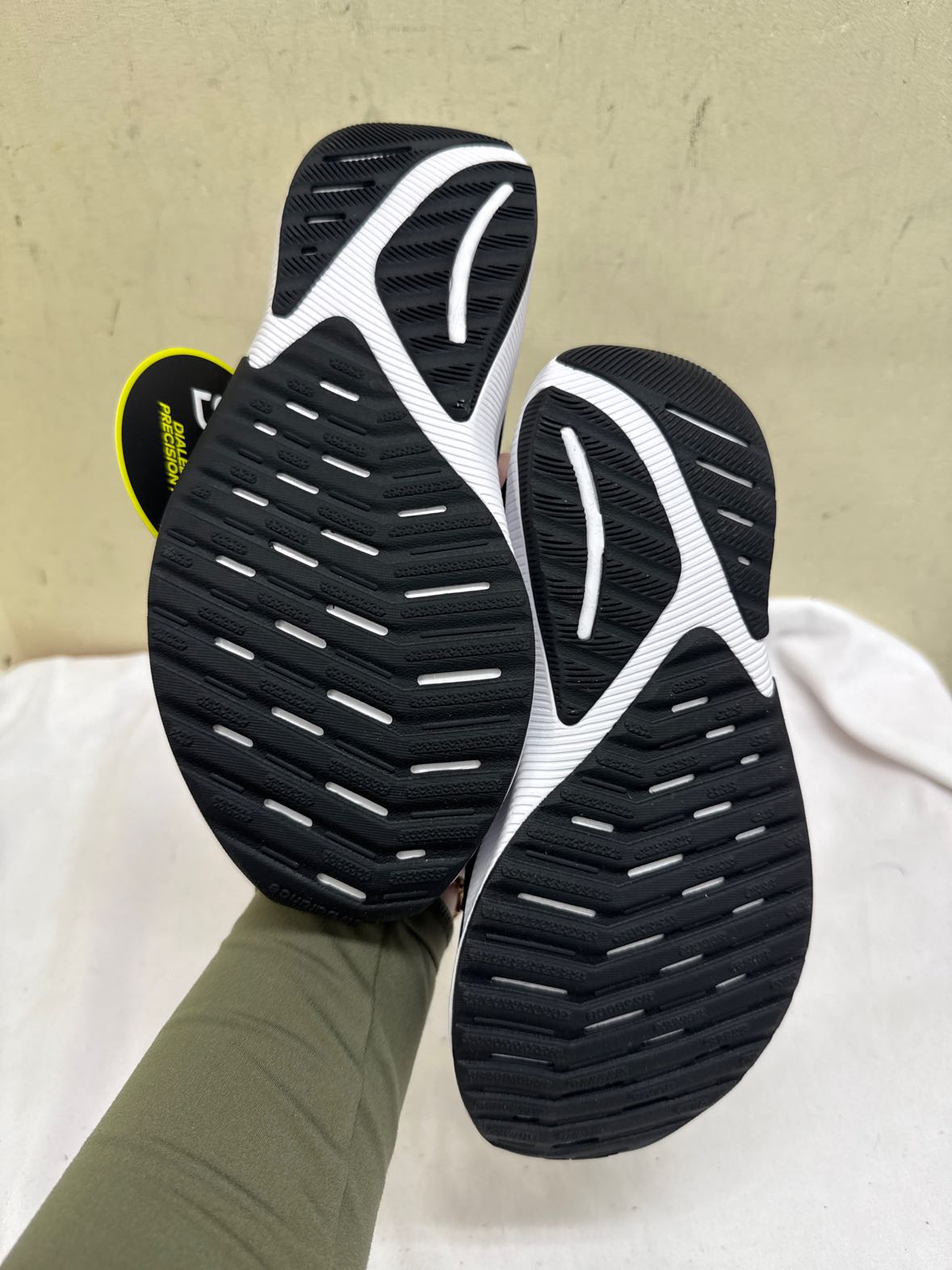 NWT New Balance Boy's Size 4-1/2 Blue Sneakers