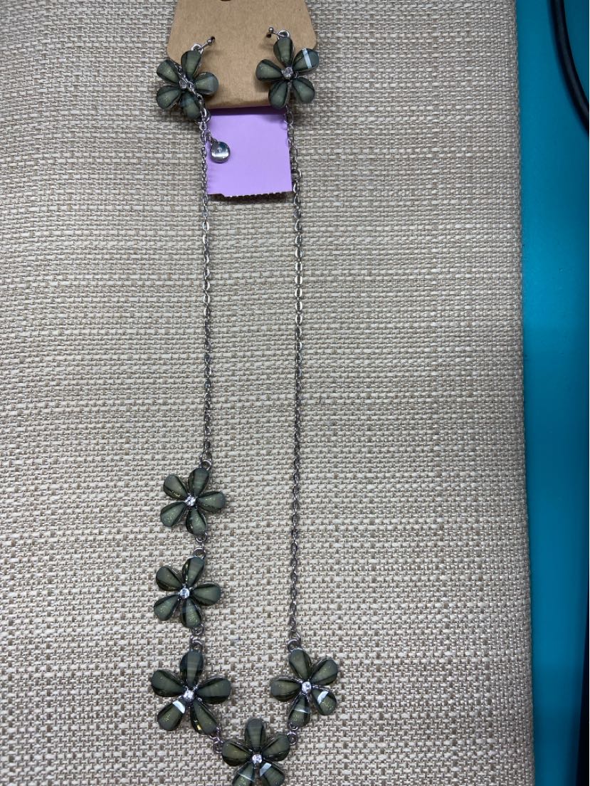 C 1945 Silver Green Jewelry Set - Necklace & Earrings