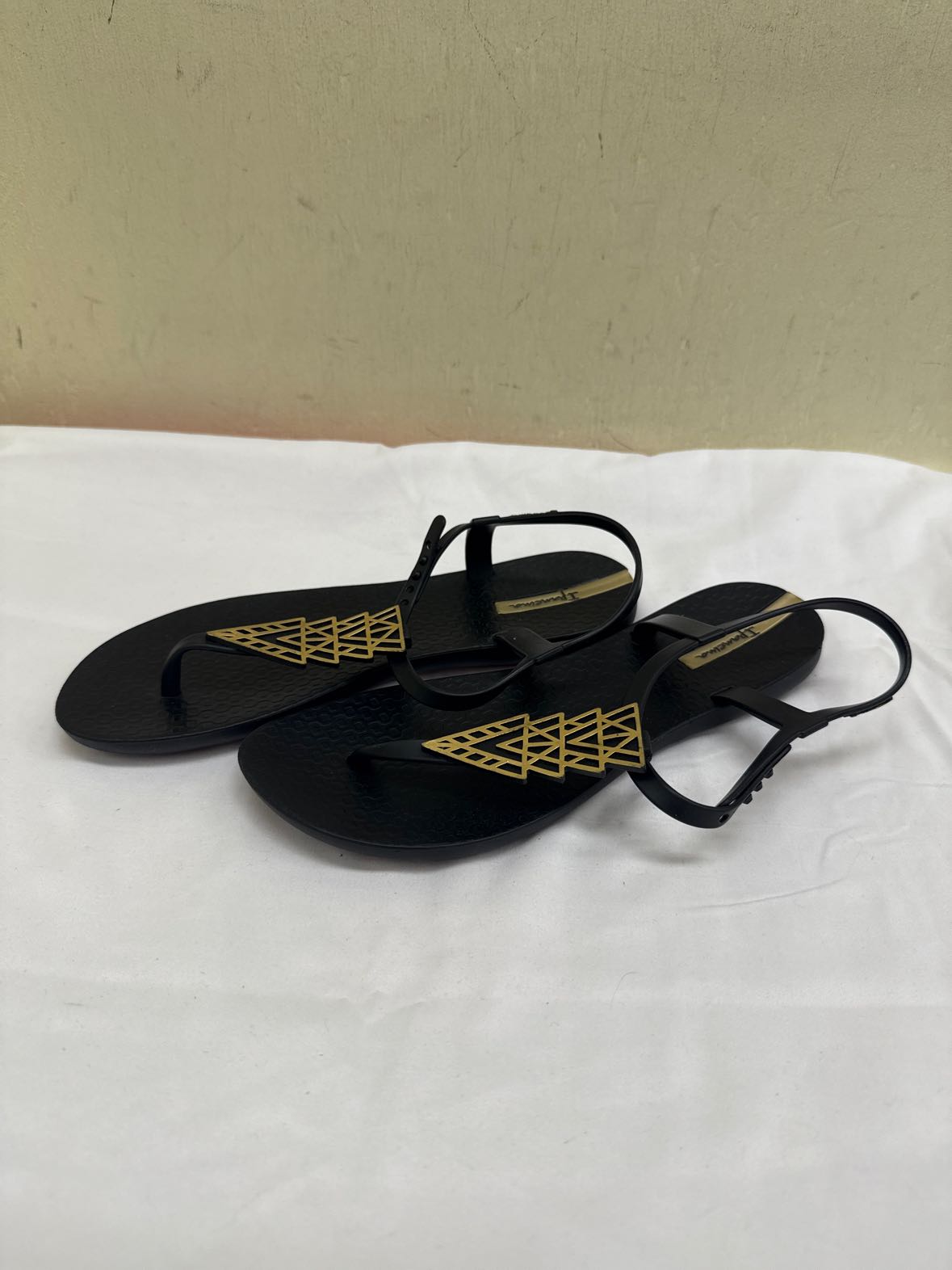 Impanema Women's Size 6 Black Sandals