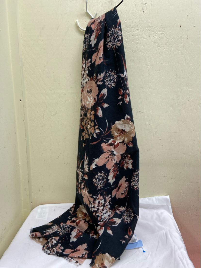 Mia & Tess Black Floral Winter Scarf – Off The Rack
