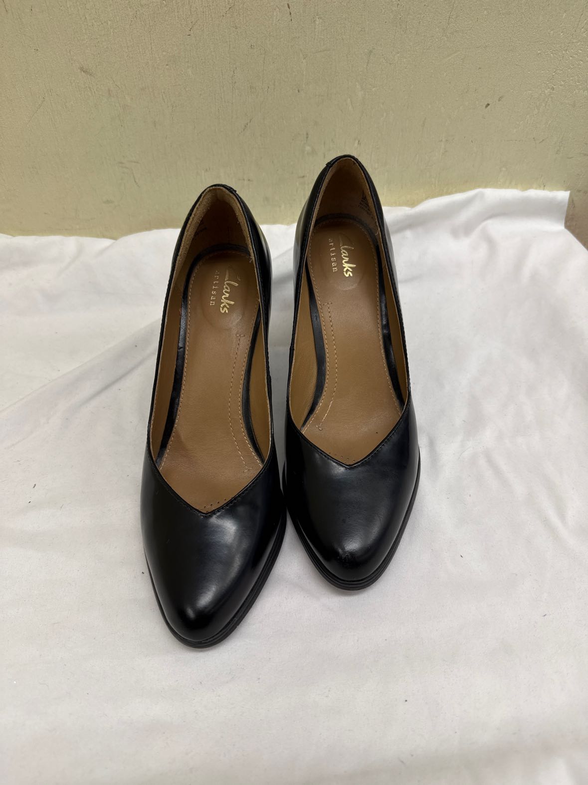 Clarks Women's Size 7 Black Pumps Shoes