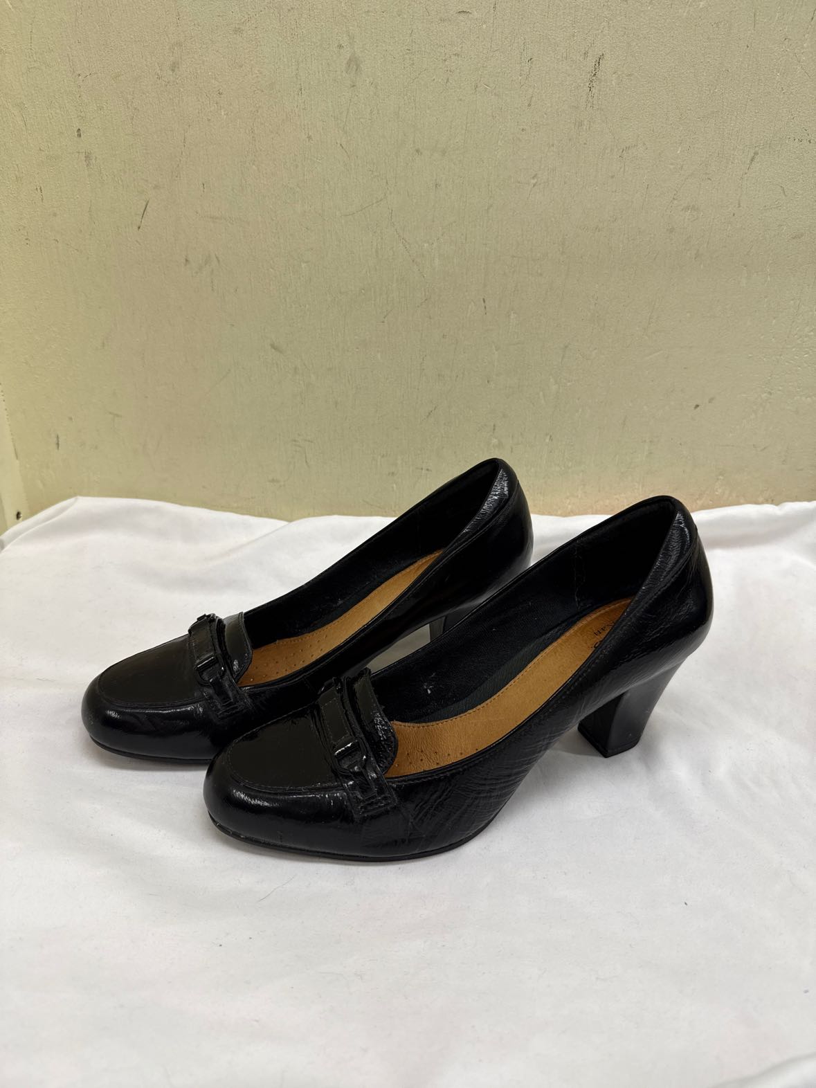 Clarks Women's Size 9 Black Pumps Shoes