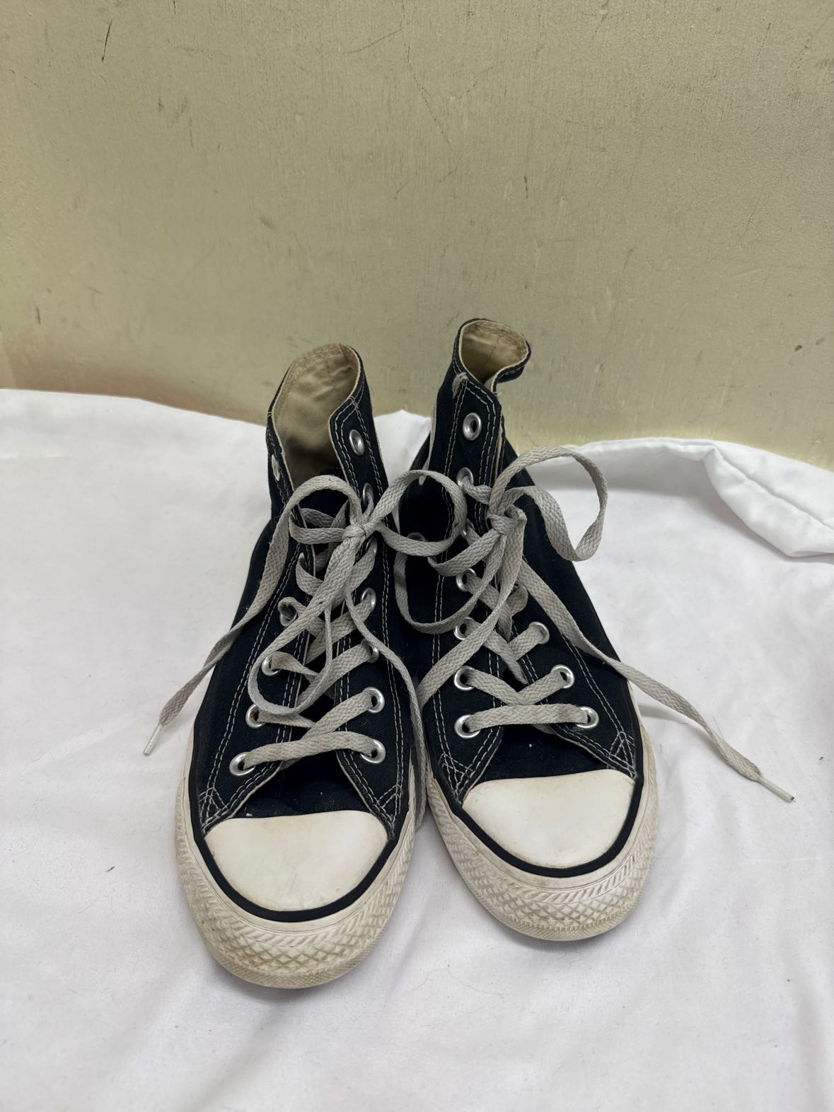 Converse Women's Size 8 Black Sneakers Shoes