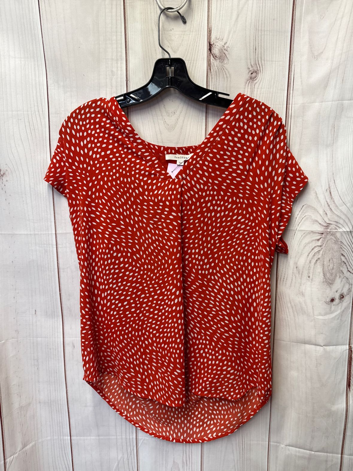 Fun2Fun Women's Size M Red Short Sleeve Top