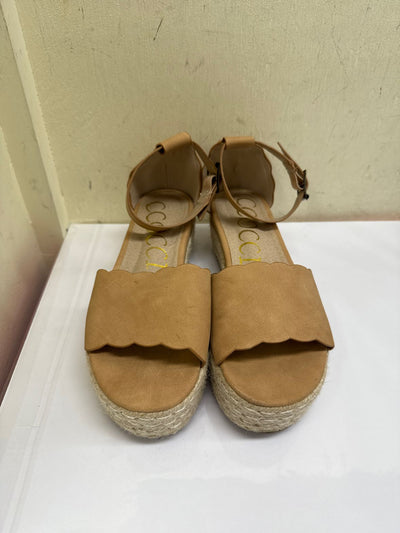 Ccocci Women's Size 8-1/2 Tan Sandals