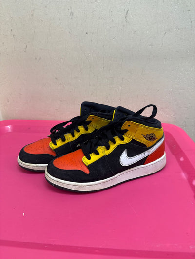 Air Jordan 1 Mid SE Boy's Size 5 Red & Black Basketball Sneakers