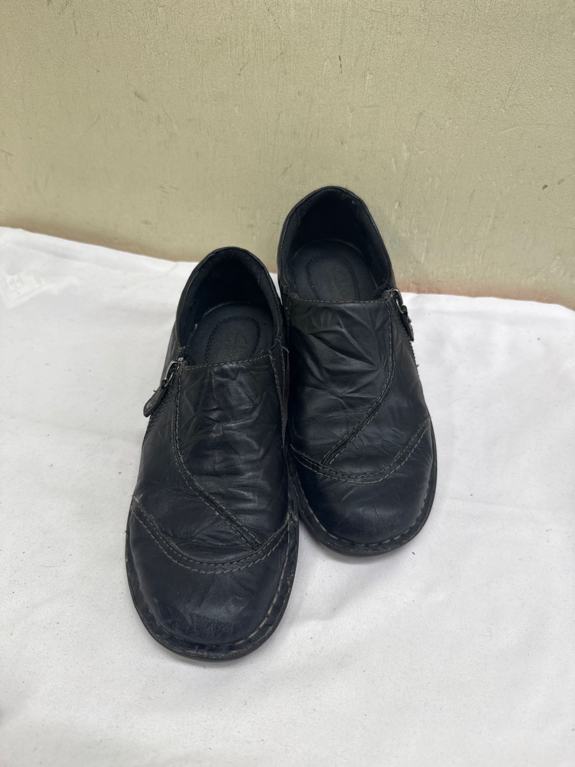 Clarks Women's Size 6 Black Clogs Shoes