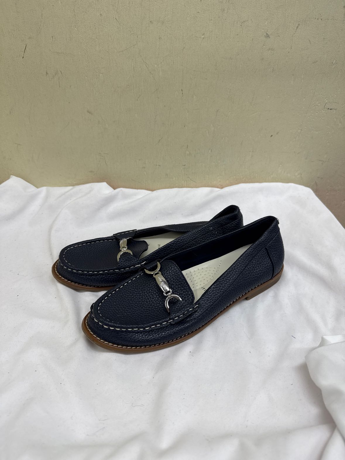 Anne Klein Women's Size 7-1/2 Navy Flats Shoes