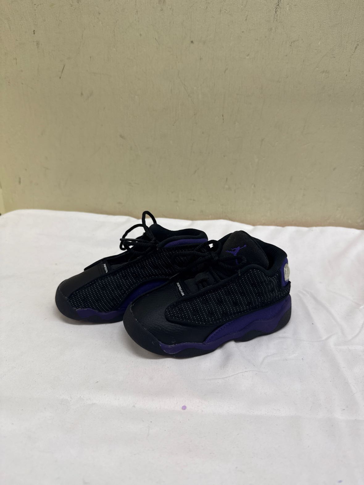 Air Jordan Boy's Size 8 Black Sneakers