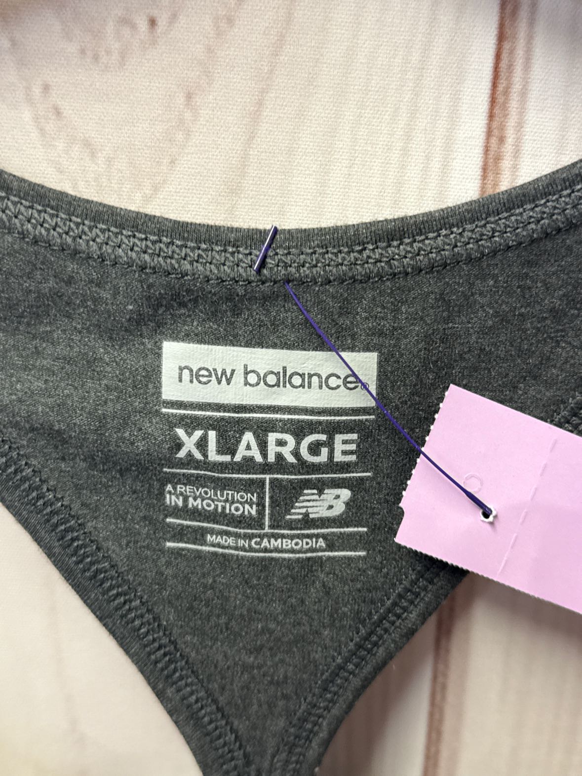 New Balance Women's Size XL Gray Active Top