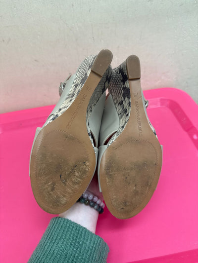Banana Republic Women's Size 7-1/2 Off-White leopard print Pumps