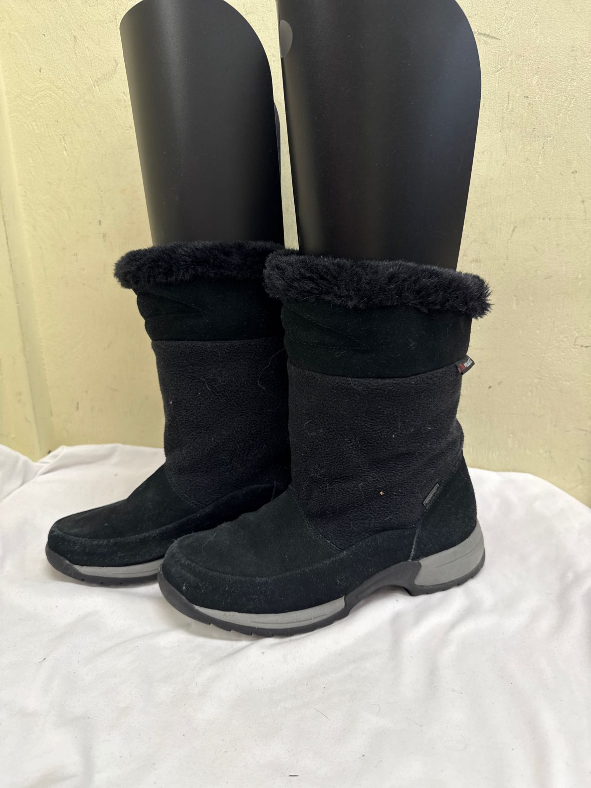 Polartec Women's Size 8-1/2 Black Boots Shoes