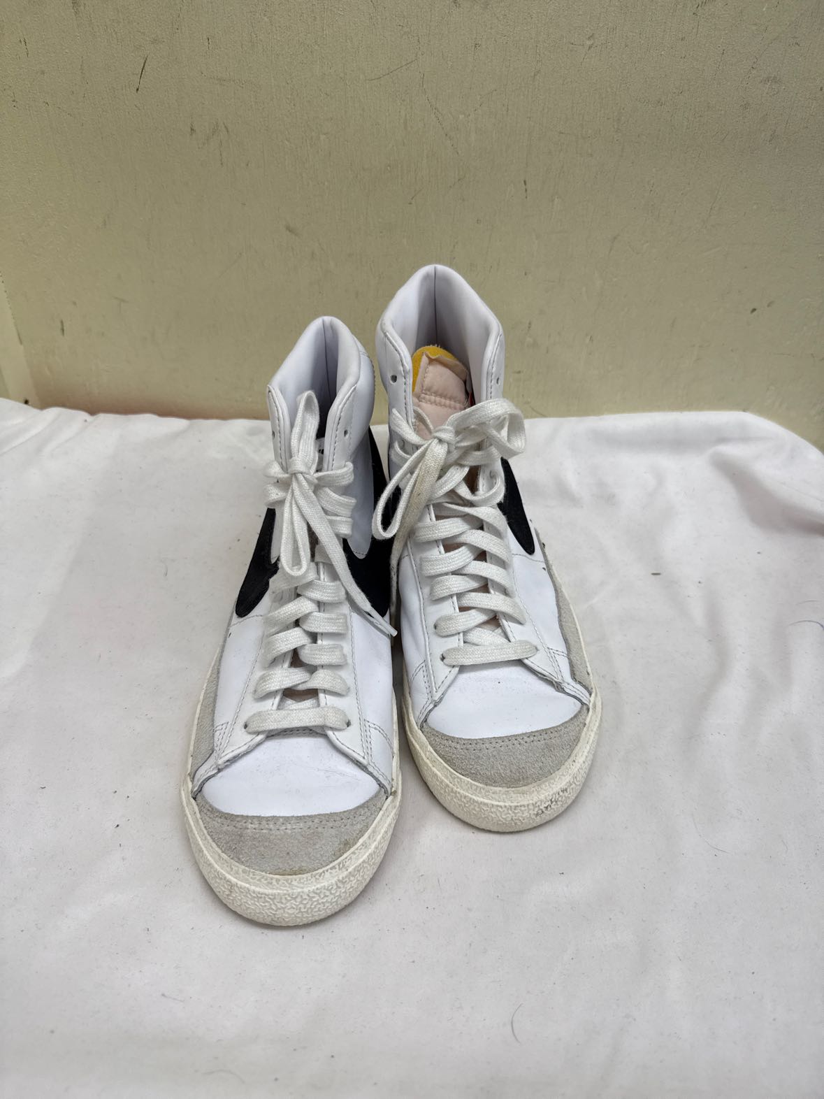 Nike Women's Size 8 White Sneakers Shoes