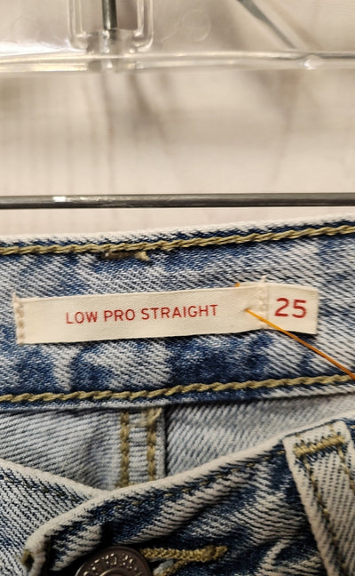 Levis Women's Size 25 (0) Blue Jeans Low Pro Straight