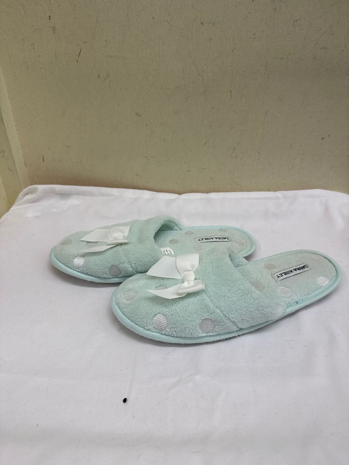 Laura Ashley Women's Size XL Teal Slippers