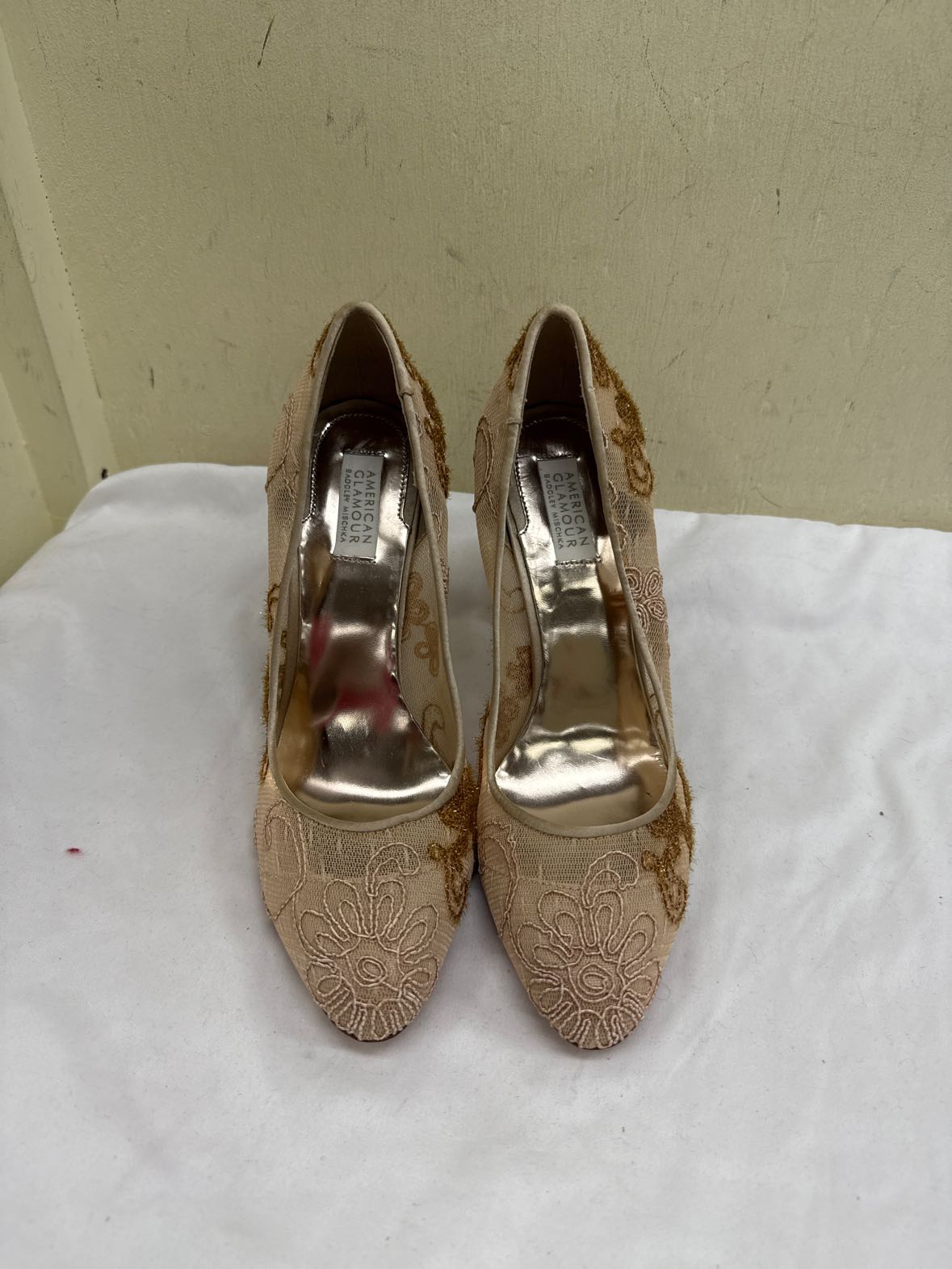 Badgley Mischka Women's Size 9 Tan Pumps Shoes
