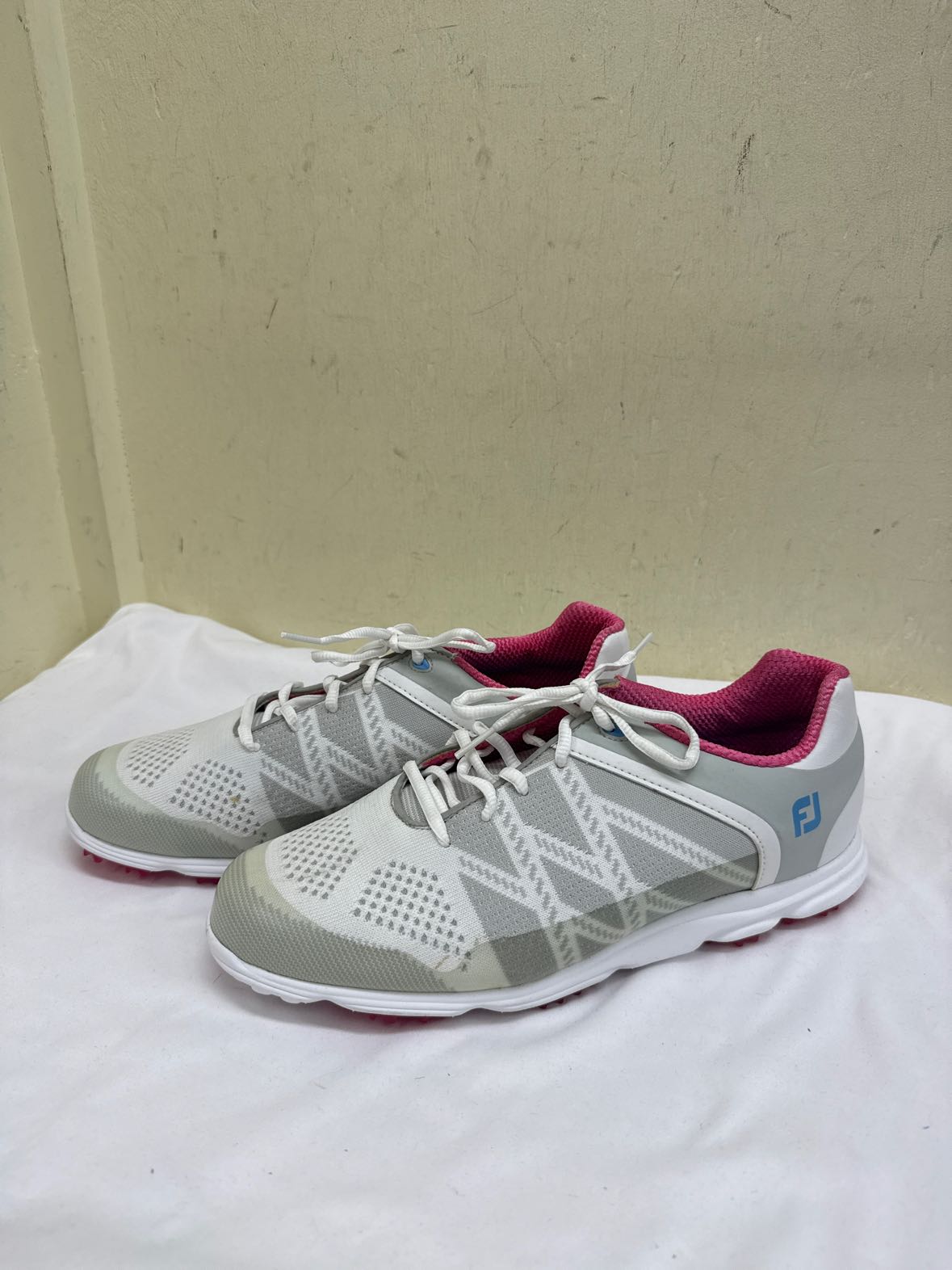 FJ Women's Size 10 Gray Sneakers Shoes