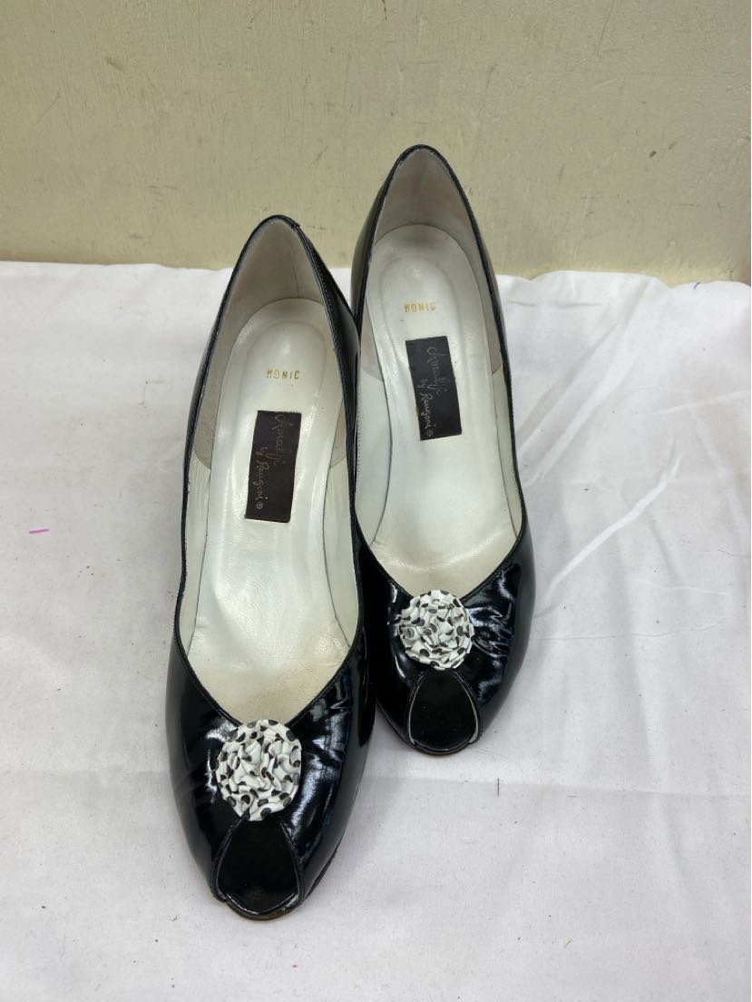 Amalfi Women's Size 9-1/2 Black Pumps