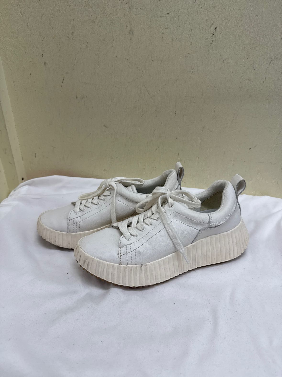 Dolce Vita Women's Size 6-1/2 White Sneakers Shoes