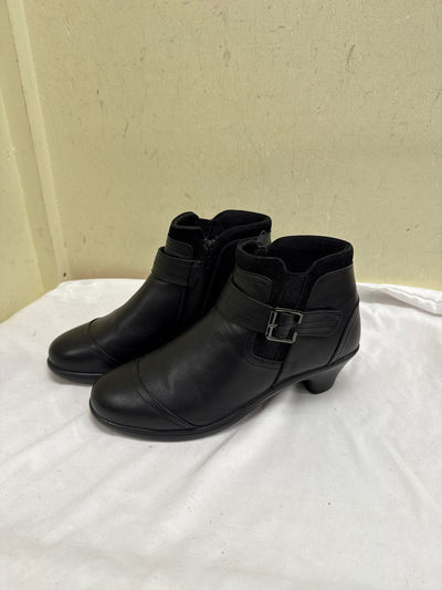 Clarks Women's Size 10 Black Boots Shoes