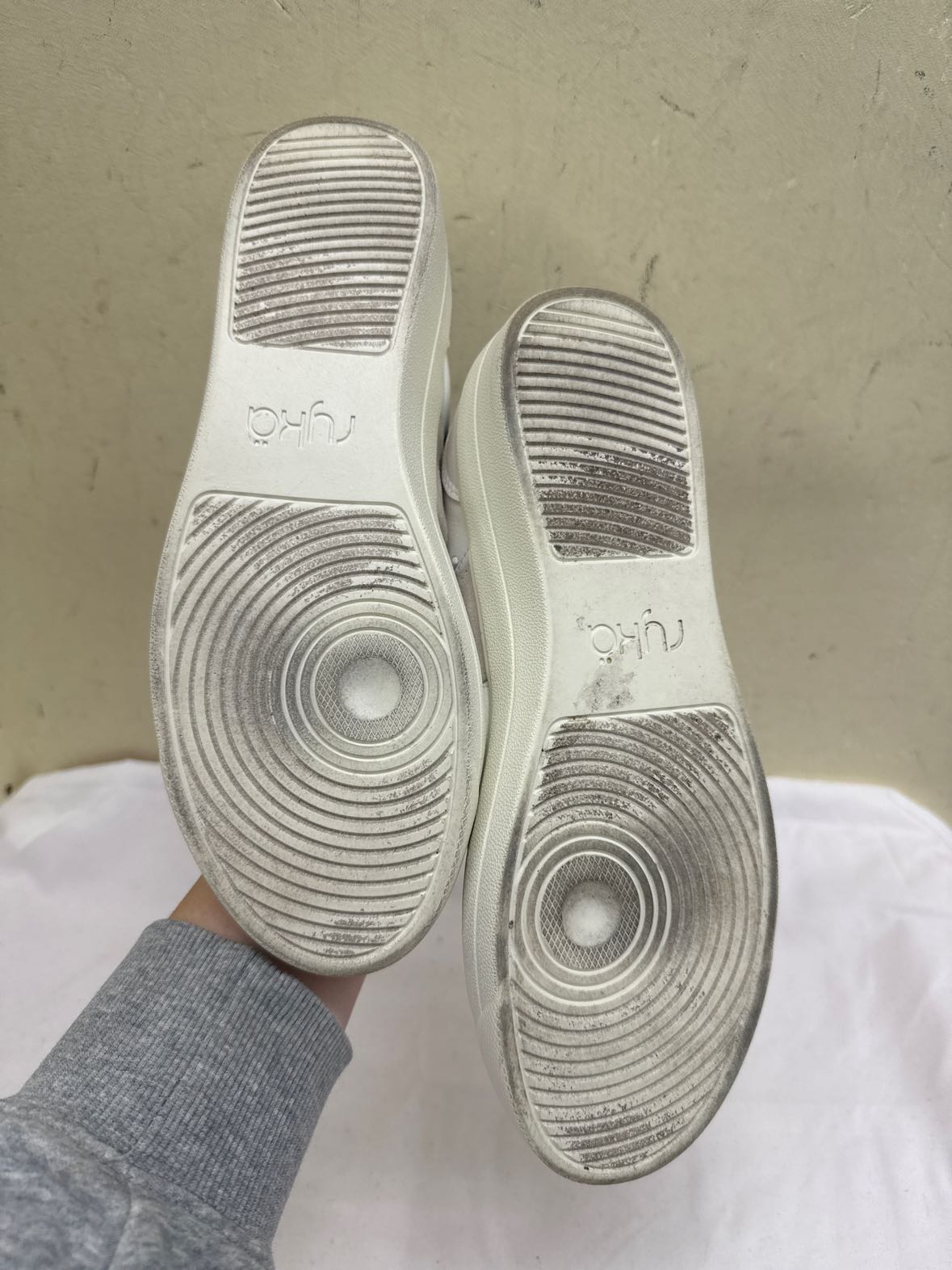 Ryka Women's Size 8-1/2 White Sneakers Shoes