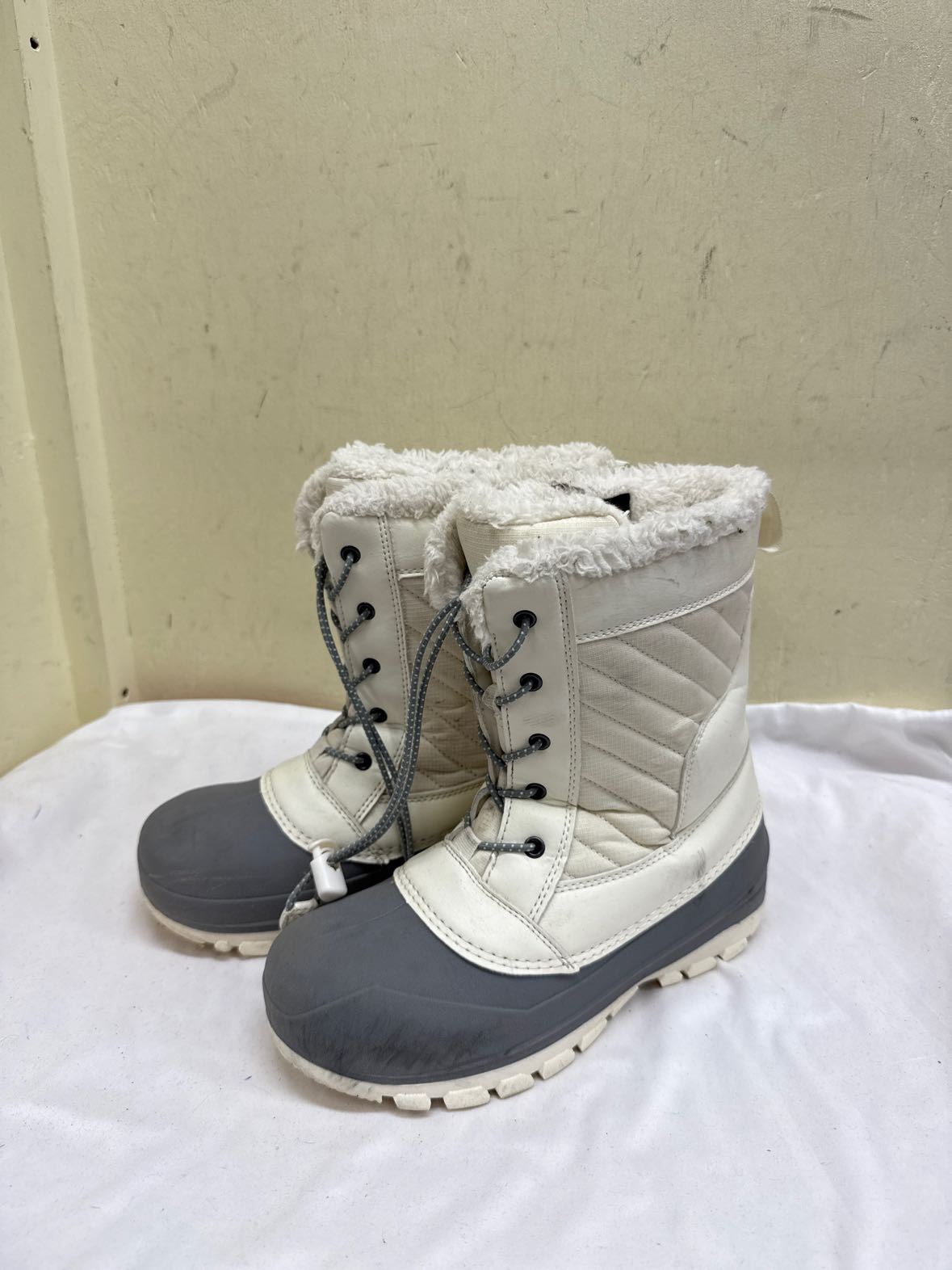 Thermolite Girl's Size 4 White Boots
