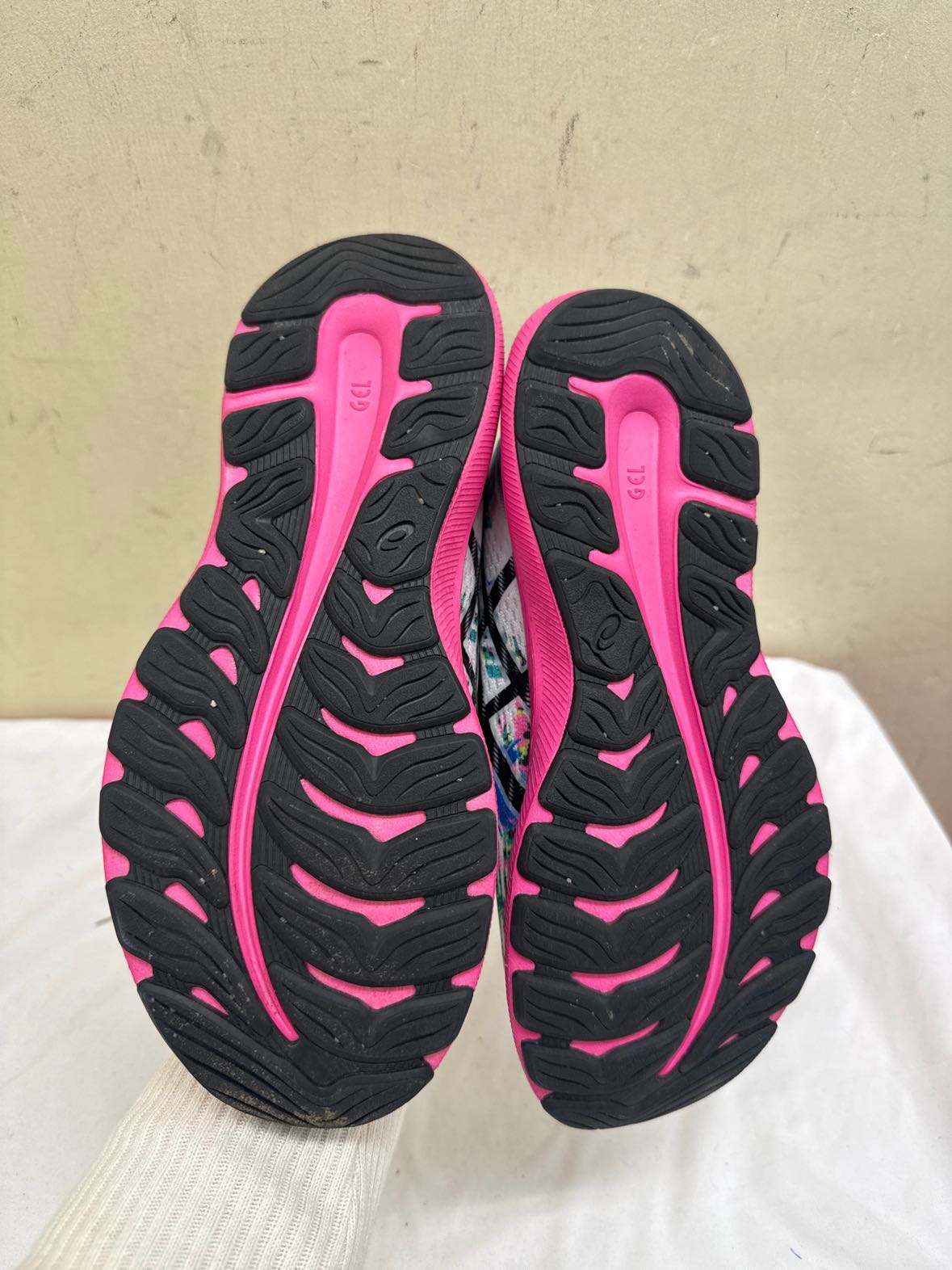 Asics Women's Size 7 White & Pink Sneakers Shoes