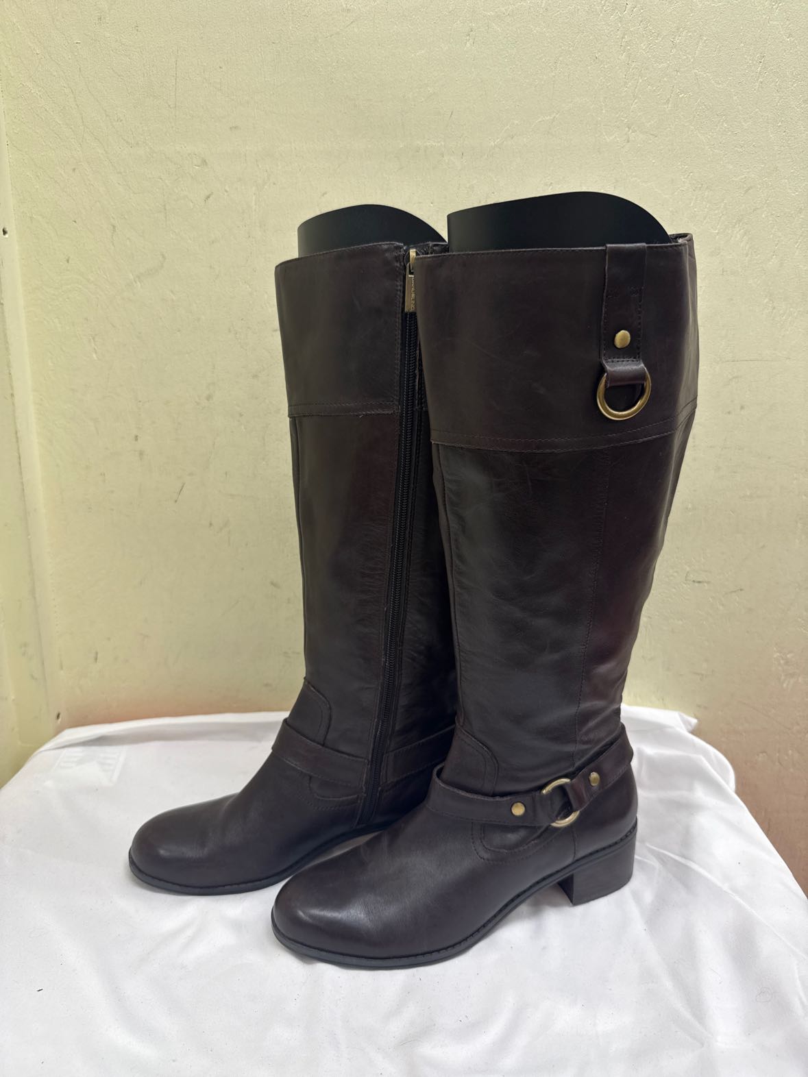 Bandolino Women's Size 7-1/2 Brown Boots Shoes