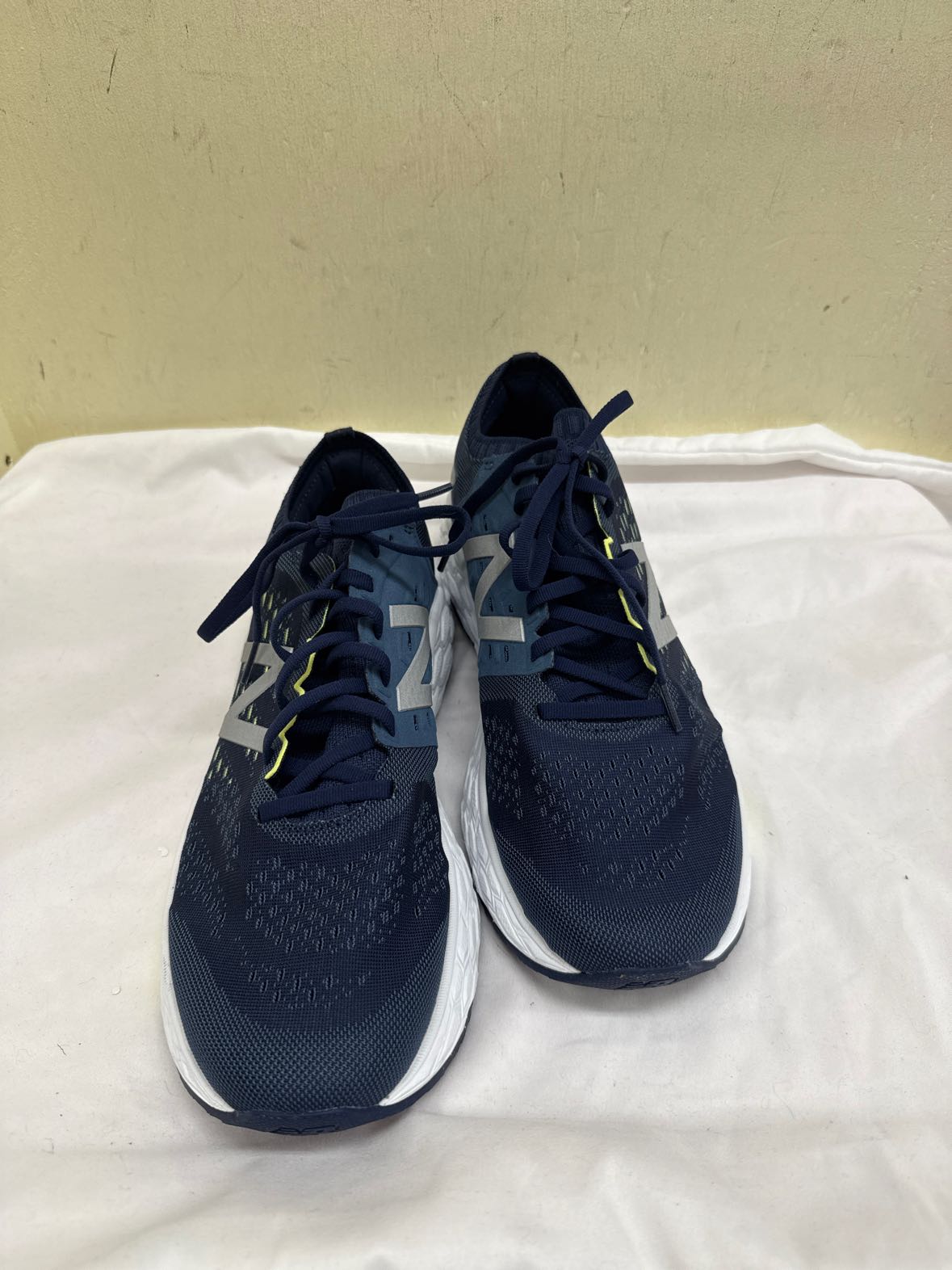 New Balance Men's Size 11-1/2 Navy Sneakers Shoes