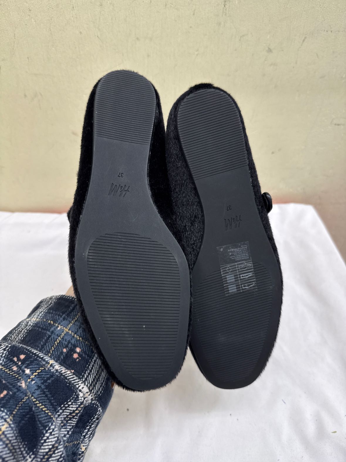 H&M Women's Size 37 = 6-1/2 Black Flats Shoes