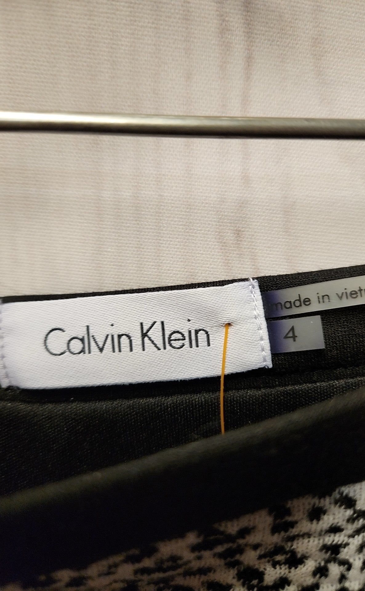 Calvin Klein Women's Size 4 White & Black Animal Print Skirt