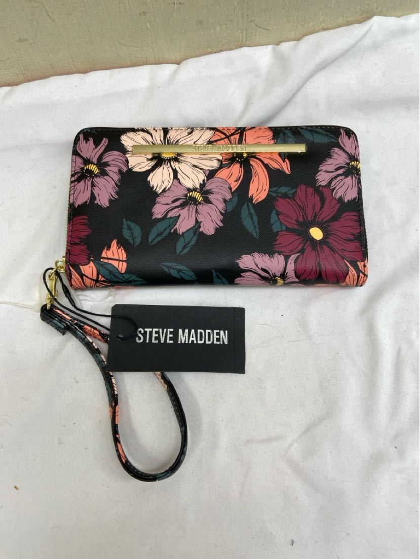 NWT Steve Madden Black Floral Wristlet