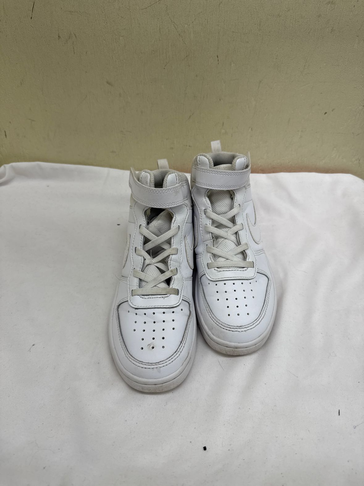 Nike Girl's Size 3 White Sneakers