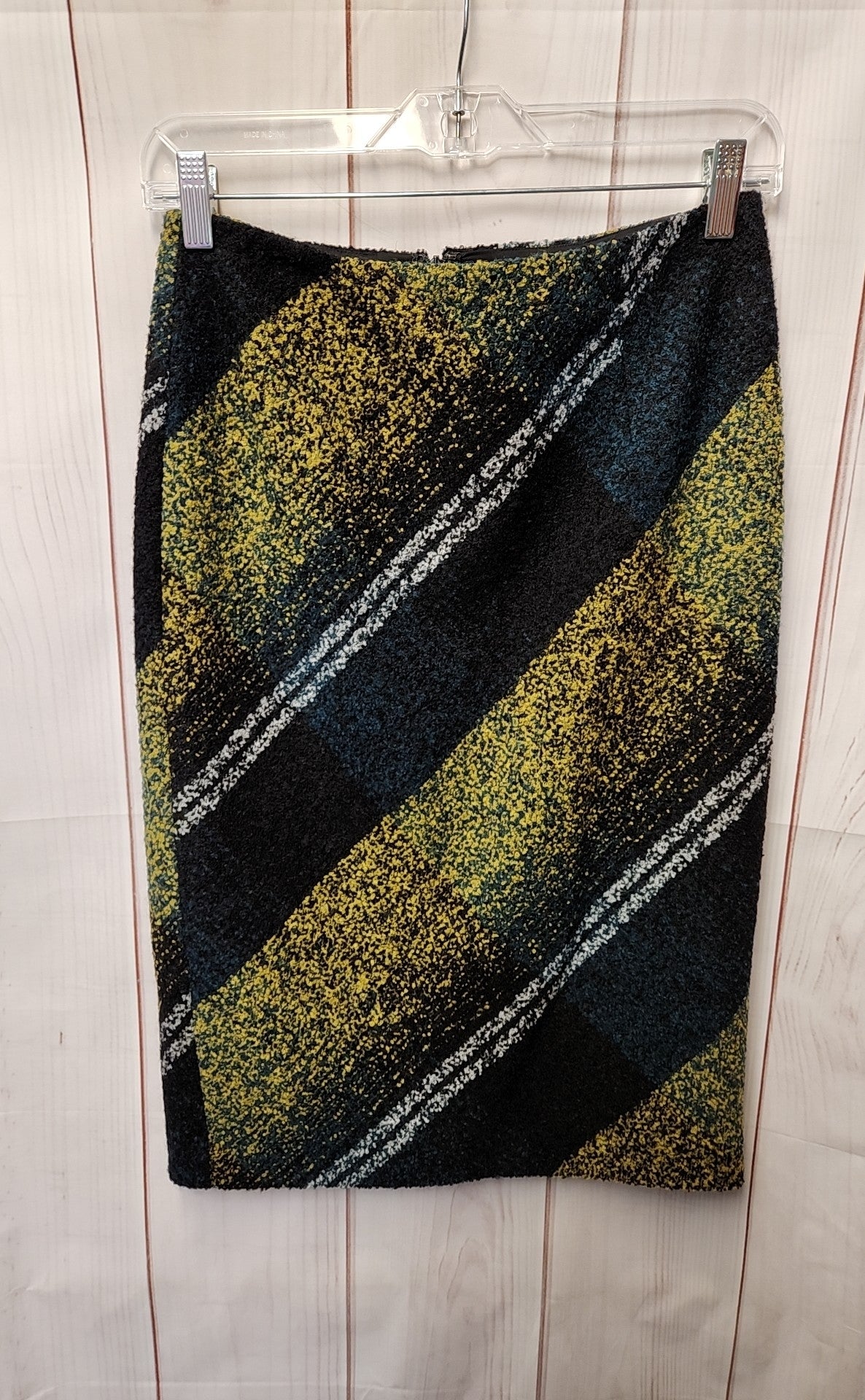 Classique Women's Size 2 Black & Green Skirt