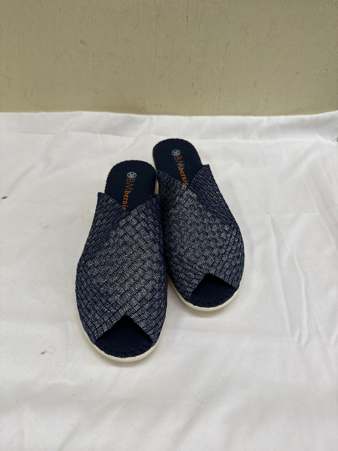 Bernie Mev Women's Size 39 = 8-1/2 Navy Sandals