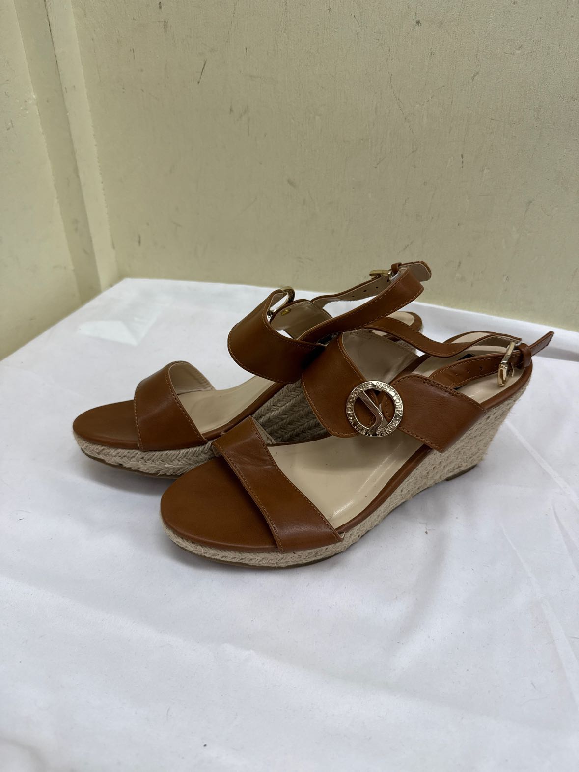 Jones New York Women's Size 8 Brown Sandals