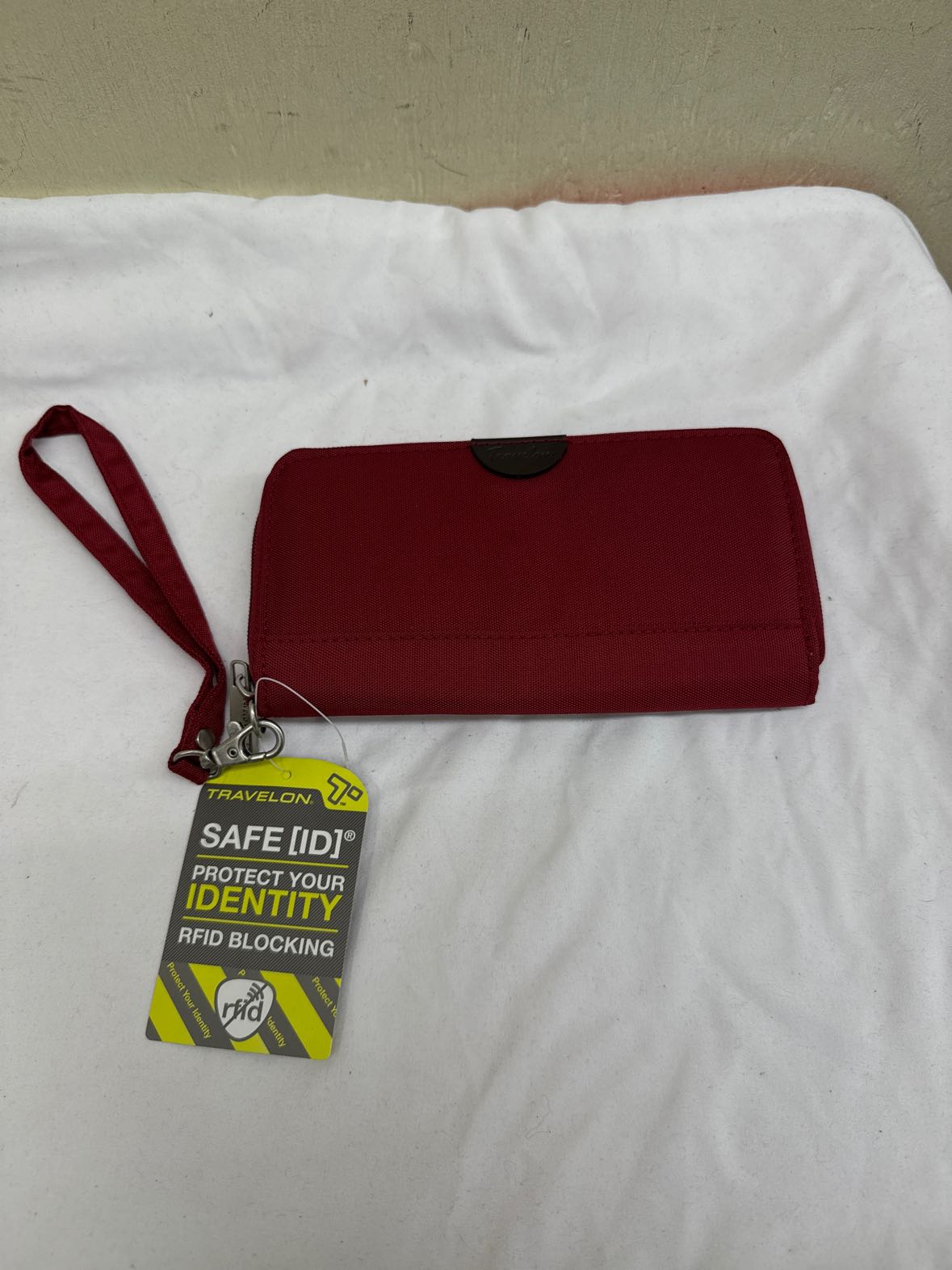 NWT Travelon Red Wristlet