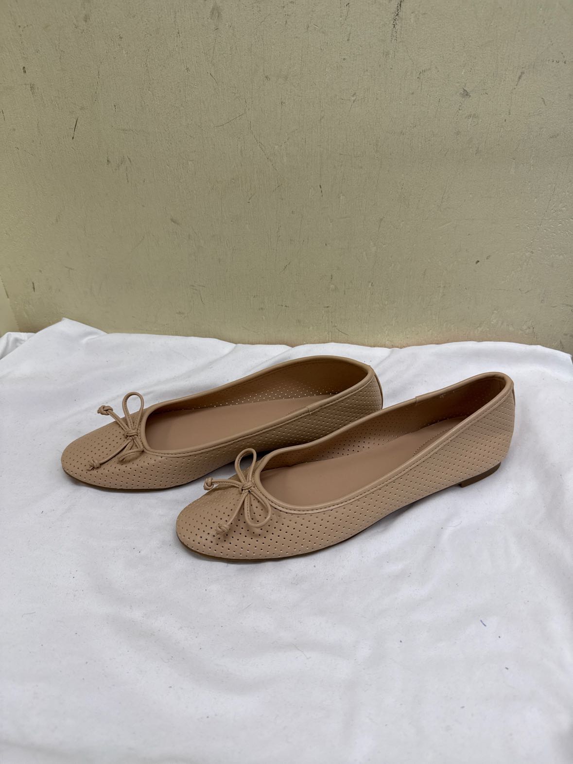 Bandolino Women's Size 10 Tan Flats Shoes